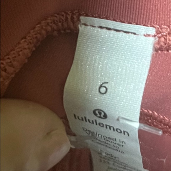 Lululemon Womans Shorts in Pristine Condition!! - Picture 16 of 16